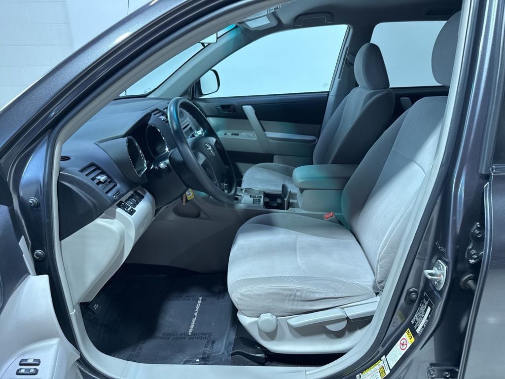 2012 Toyota Highlander Base Trim - 22995539 - 16