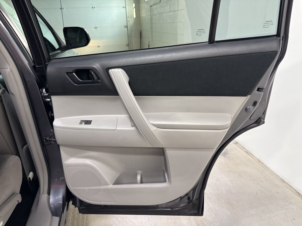 2012 Toyota Highlander Base Trim - 22995539 - 31