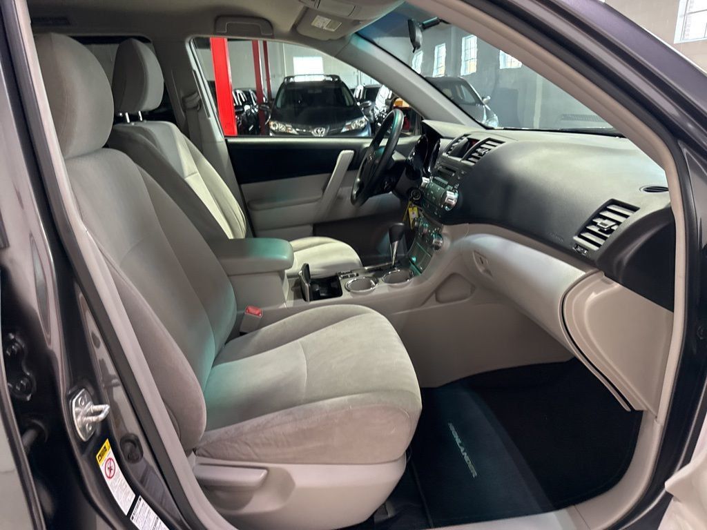 2012 Toyota Highlander Base Trim - 22995539 - 32