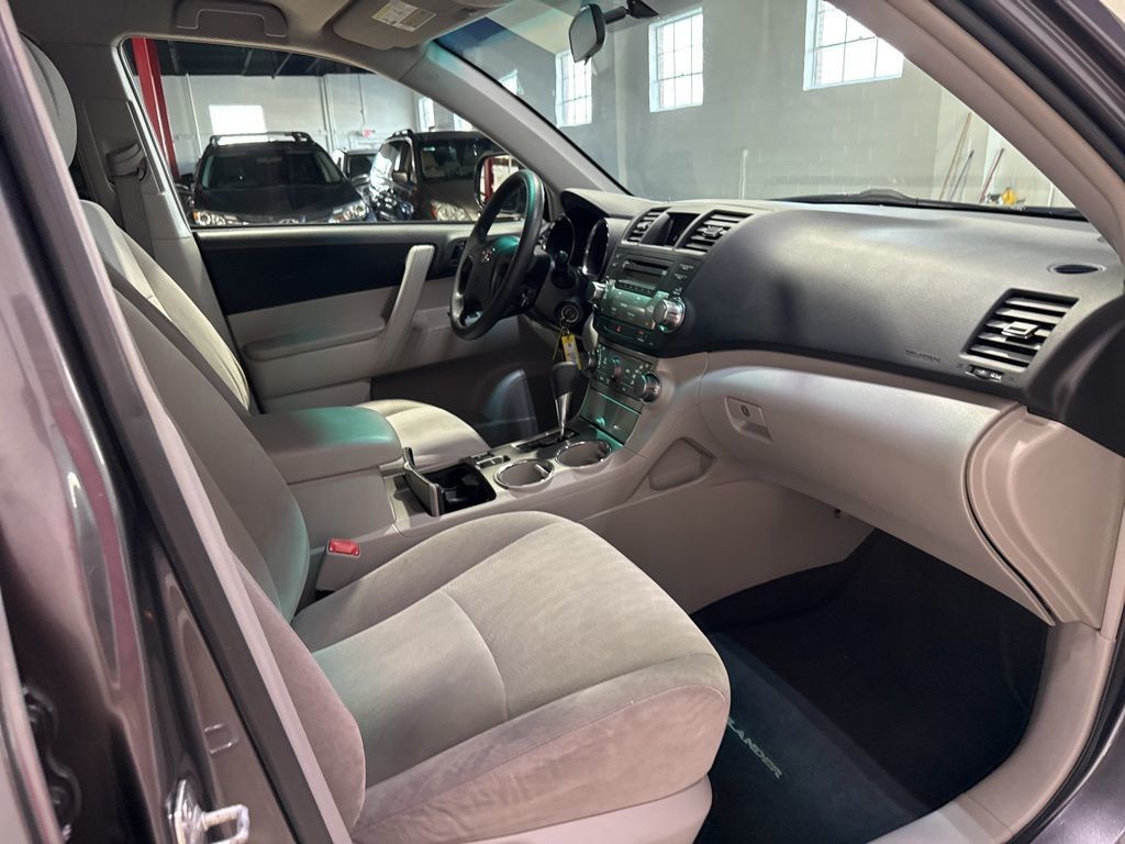 2012 Toyota Highlander Base Trim - 22995539 - 33