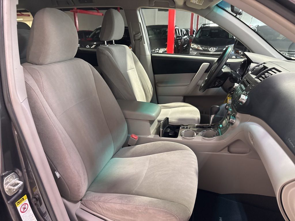 2012 Toyota Highlander Base Trim - 22995539 - 34
