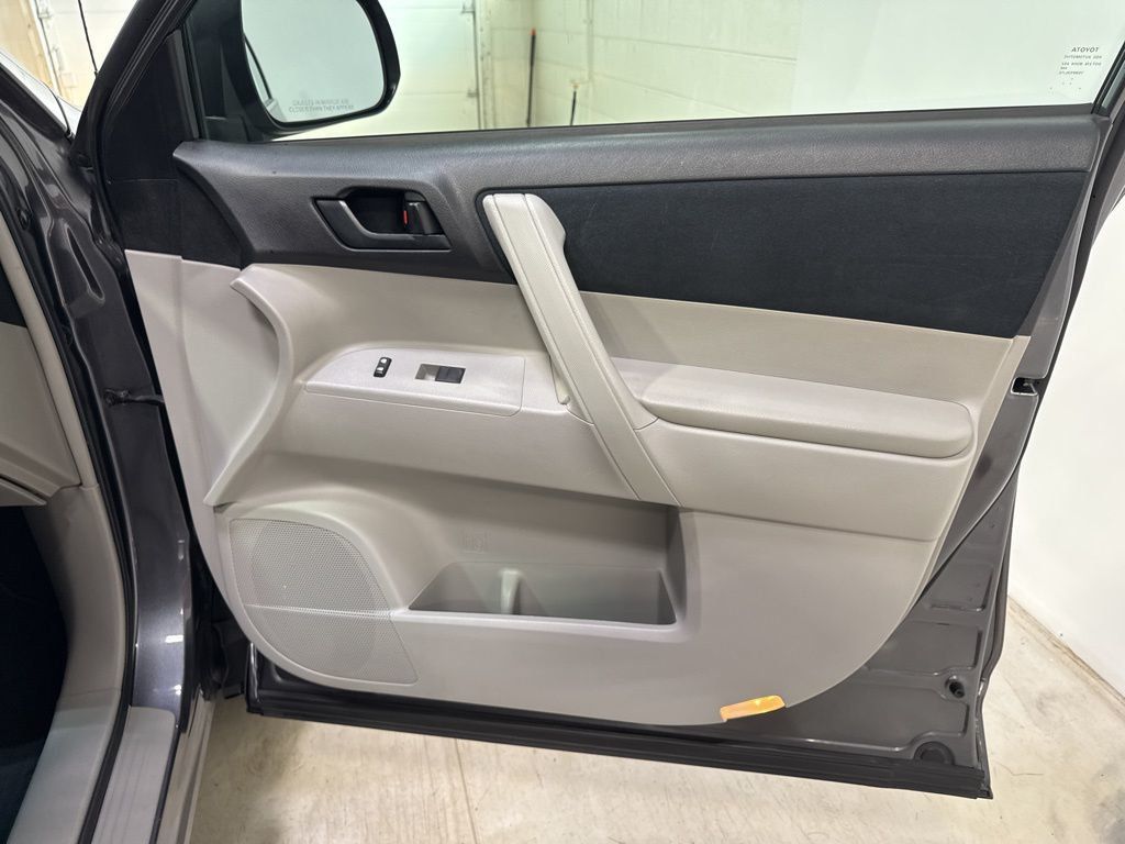 2012 Toyota Highlander Base Trim - 22995539 - 35