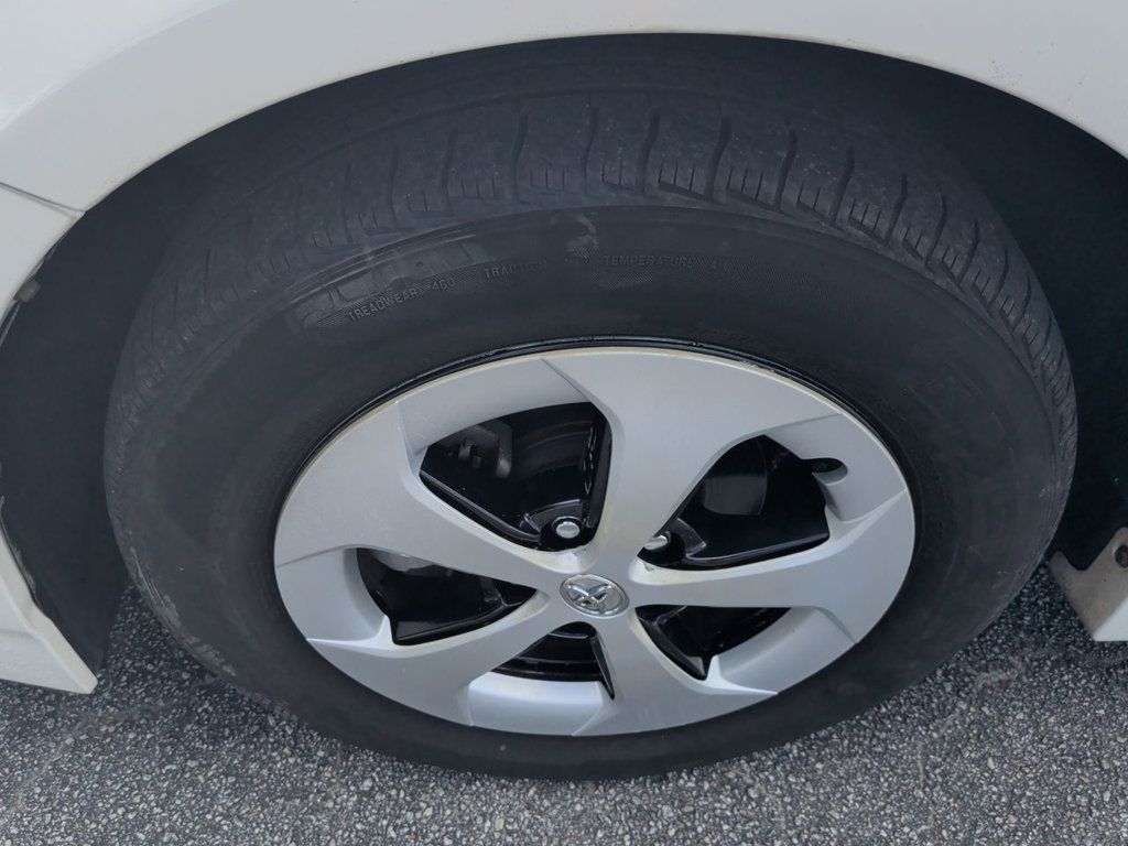 Toyota Prius  photo 10
