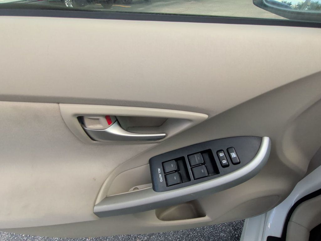 Toyota Prius  photo 12