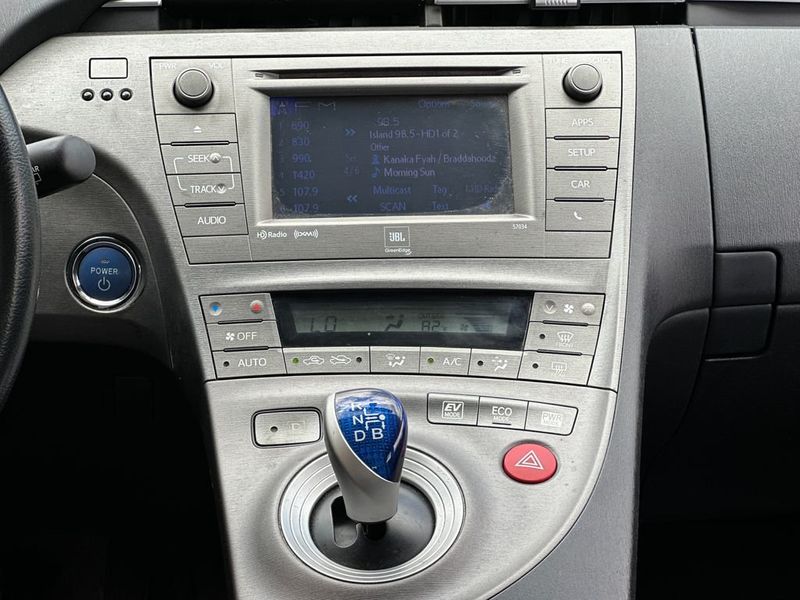 2012 Toyota Prius 5dr Hatchback Five - 23030823 - 13