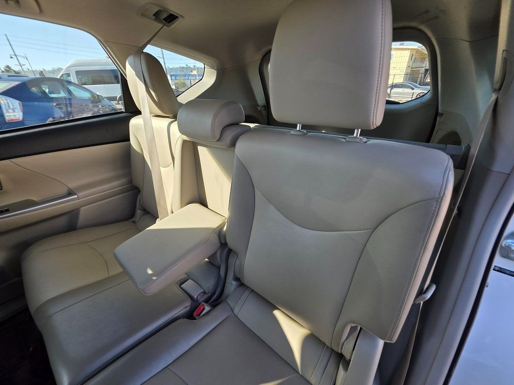 2012 Toyota Prius v  - 22943655 - 18