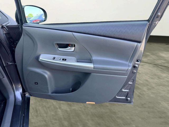 2012 Toyota Prius v 5dr Wagon Five - 23044831 - 31