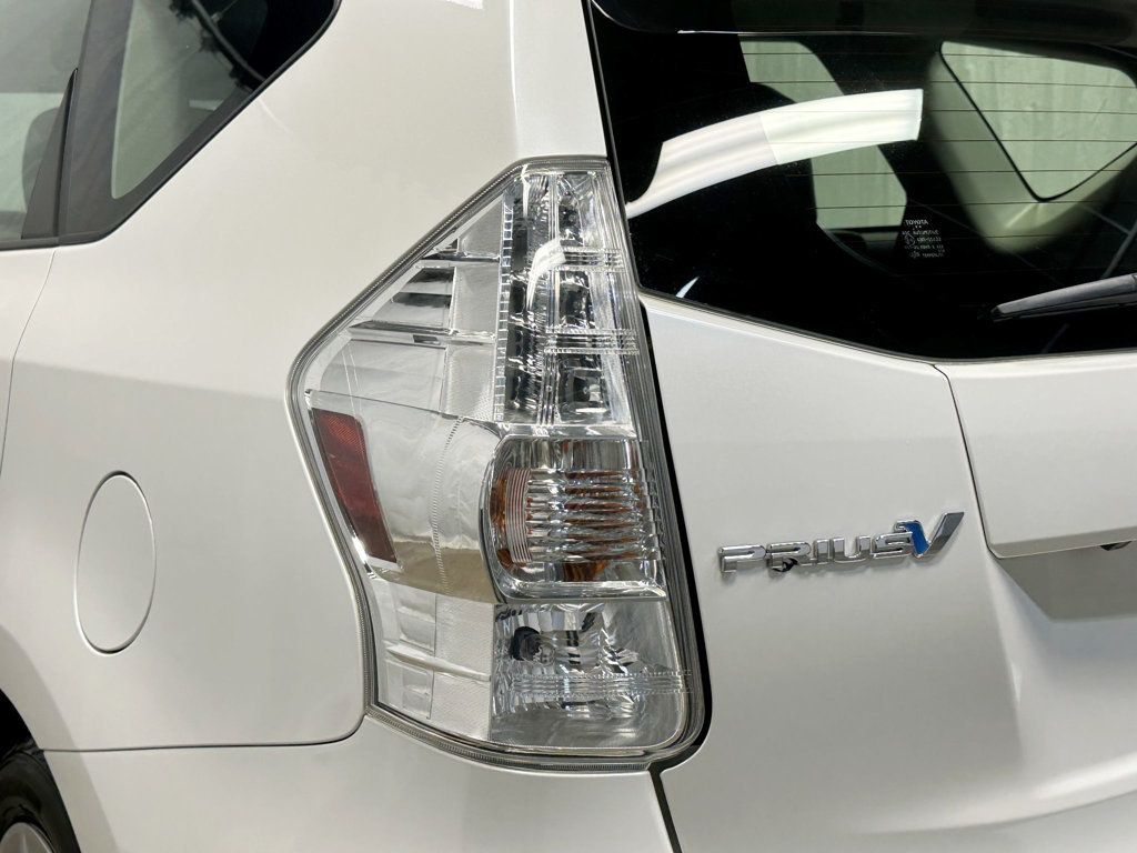 2012 Toyota Prius v 5dr Wagon Three - 23091488 - 10