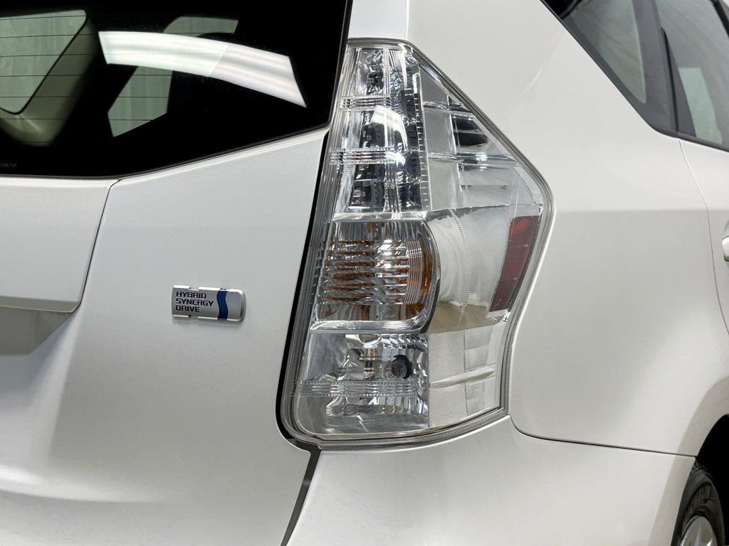 2012 Toyota Prius v 5dr Wagon Three - 23091488 - 11