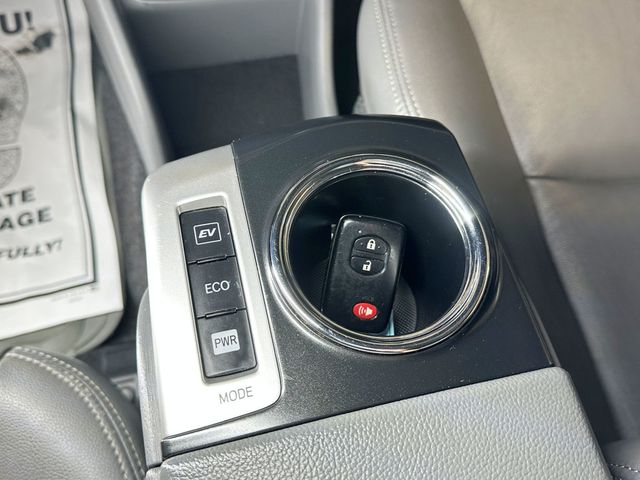 2012 Toyota Prius v 5dr Wagon Three - 23091488 - 28