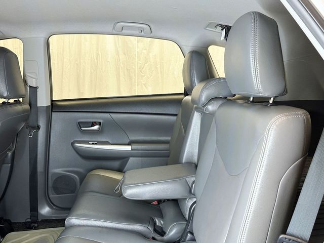 2012 Toyota Prius v 5dr Wagon Three - 23091488 - 34
