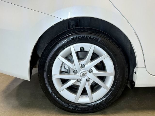 2012 Toyota Prius v 5dr Wagon Three - 23091488 - 38