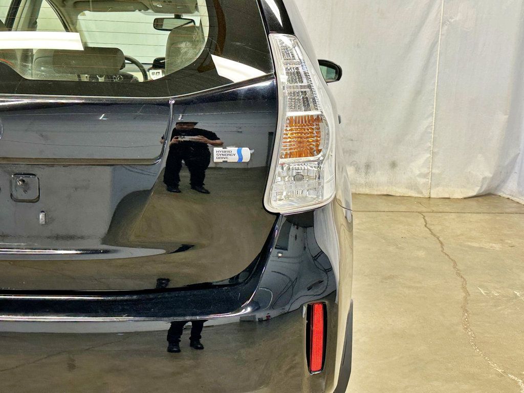 2012 Toyota Prius v 5dr Wagon Two - 23033228 - 11