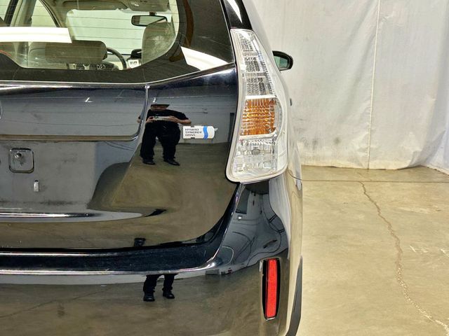 2012 Toyota Prius v 5dr Wagon Two - 23033228 - 11