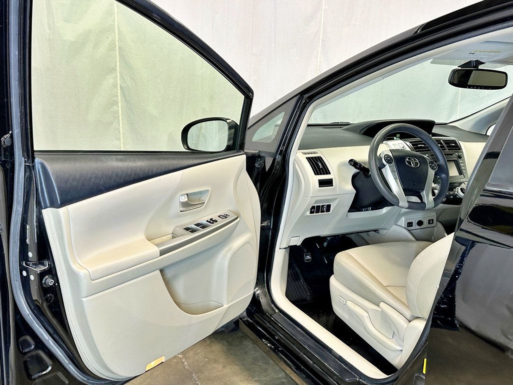 2012 Toyota Prius v 5dr Wagon Two - 23033228 - 12