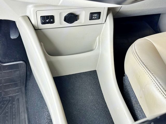 2012 Toyota Prius v 5dr Wagon Two - 23033228 - 22