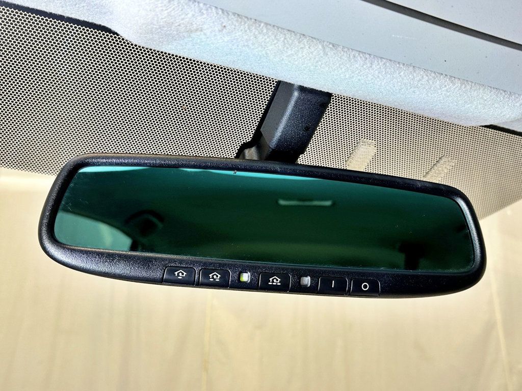 2012 Toyota Prius v 5dr Wagon Two - 23033228 - 24