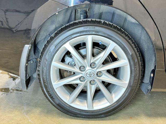 2012 Toyota Prius v 5dr Wagon Two - 23033228 - 33