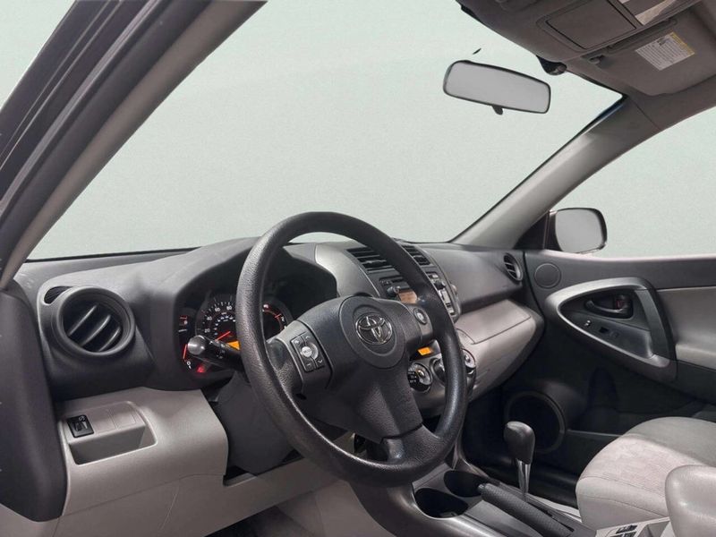 2012 Toyota RAV4 4WD 4dr I4 - 22985765 - 10