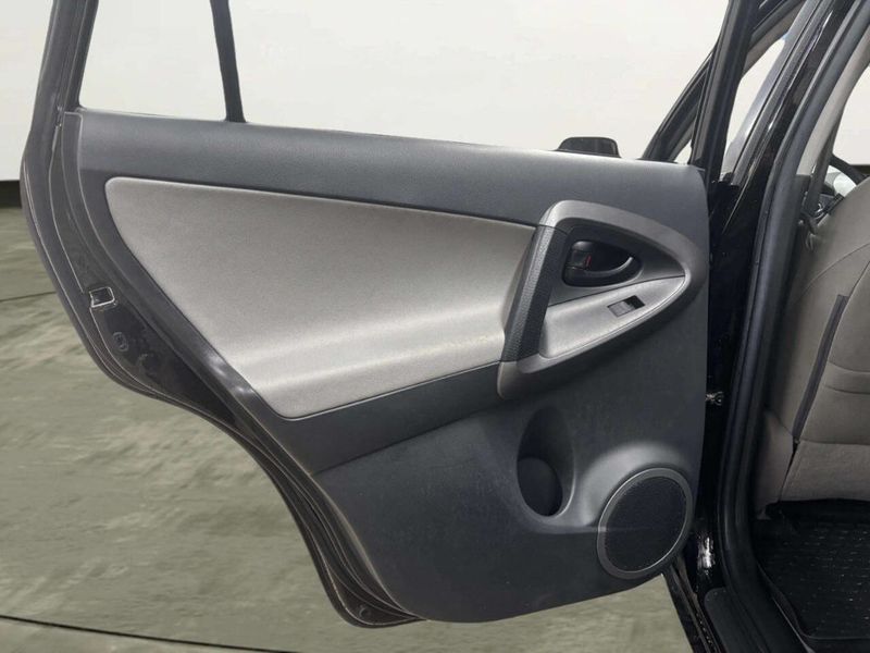 2012 Toyota RAV4 4WD 4dr I4 - 22985765 - 12