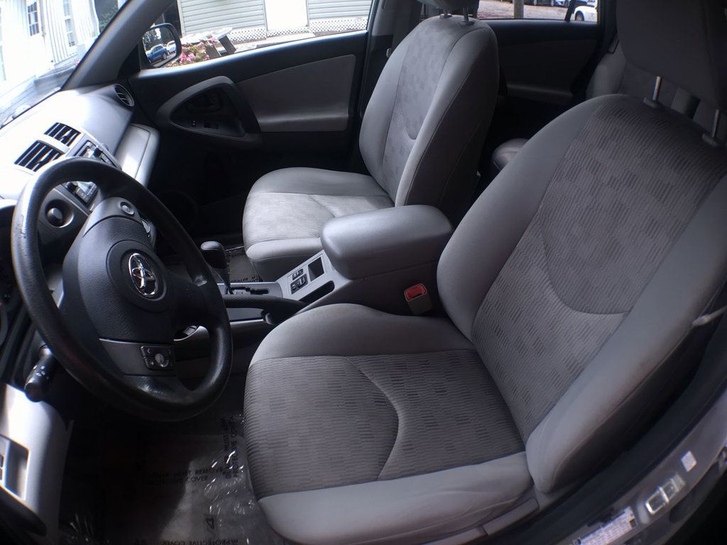 2012 Toyota RAV4 photo 12