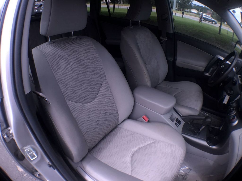2012 Toyota RAV4 photo 17