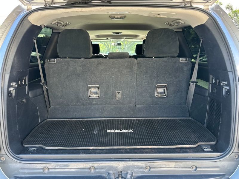 2012 Toyota Sequoia RWD 5.7L SR5 - 23041186 - 18