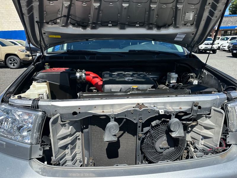 2012 Toyota Sequoia RWD 5.7L SR5 - 23041186 - 19