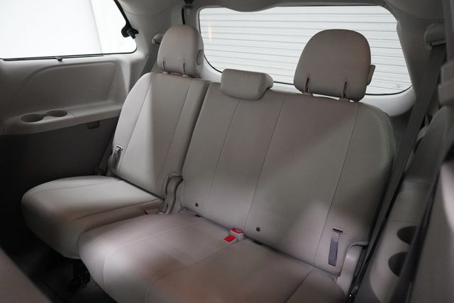2012 Toyota Sienna  - 23024988 - 12