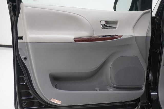 2012 Toyota Sienna  - 23024988 - 15