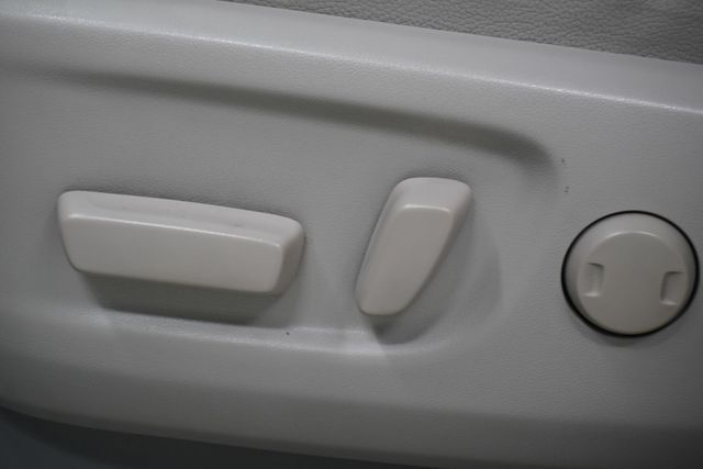 2012 Toyota Sienna  - 23024988 - 16
