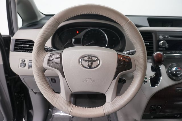 2012 Toyota Sienna  - 23024988 - 17