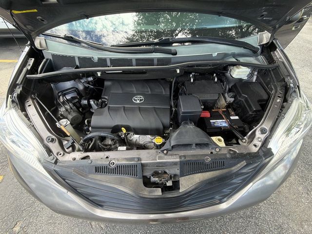2012 Toyota Sienna 5dr 7-Passenger Van V6 FWD - 23066805 - 10