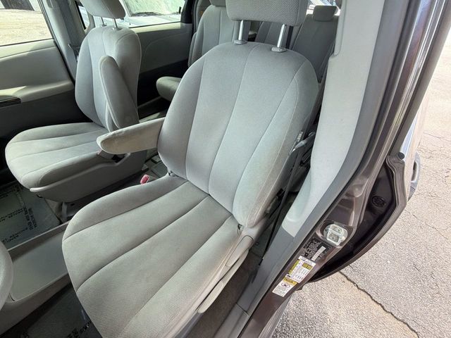 2012 Toyota Sienna 5dr 7-Passenger Van V6 FWD - 23066805 - 13
