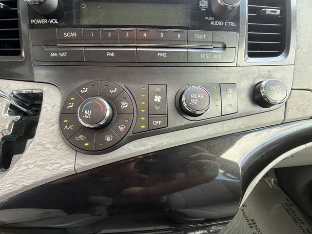 2012 Toyota Sienna 5dr 7-Passenger Van V6 FWD - 23066805 - 17
