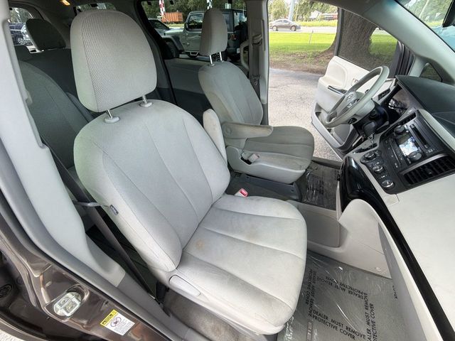 2012 Toyota Sienna 5dr 7-Passenger Van V6 FWD - 23066805 - 18