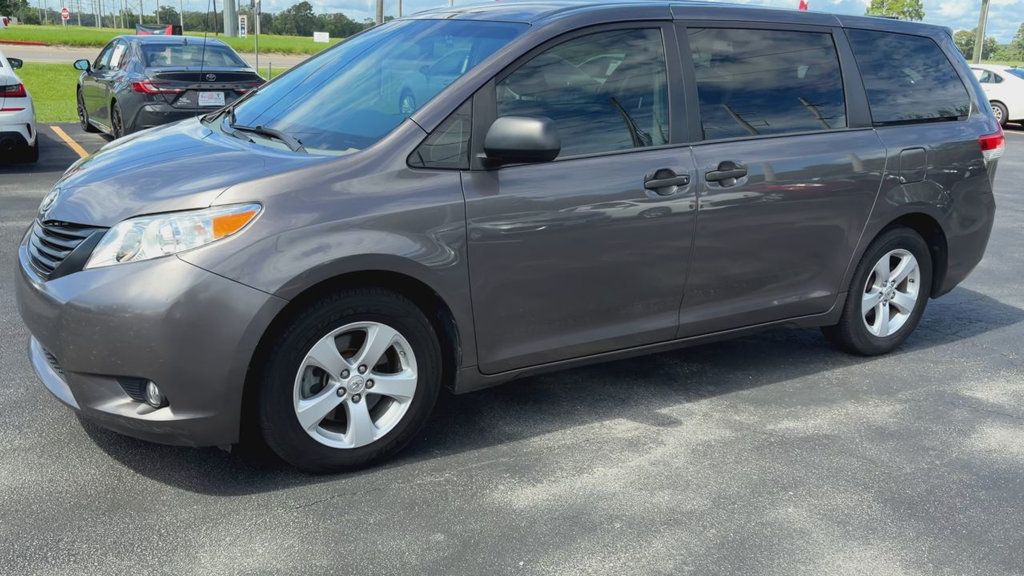 Toyota Sienna 5dr 7-Passenger Van V6 FWD photo 4