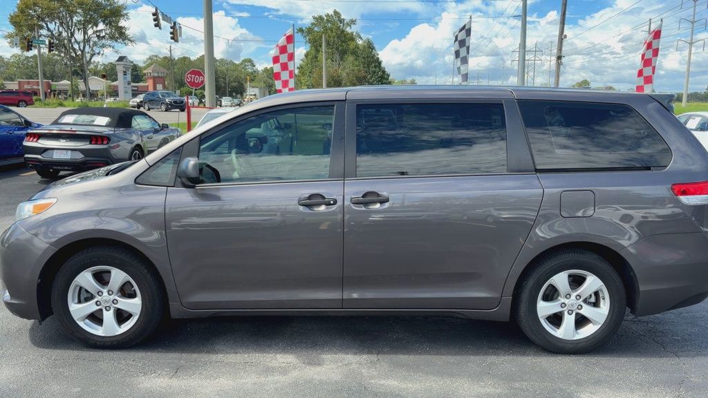 Toyota Sienna 5dr 7-Passenger Van V6 FWD photo 5