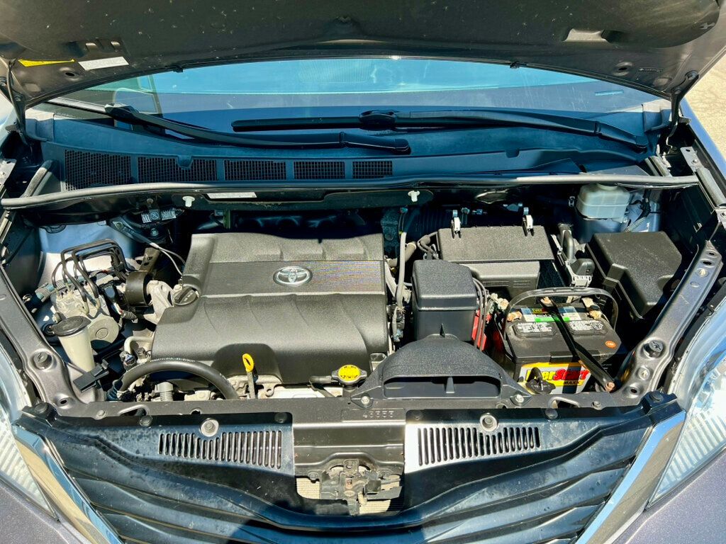 2012 Toyota Sienna 5dr 7-Passenger Van V6 LE AWD - 22880501 - 9