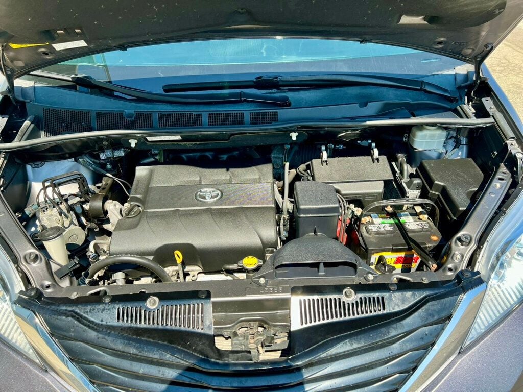 2012 Toyota Sienna 5dr 7-Passenger Van V6 LE AWD - 22880501 - 10