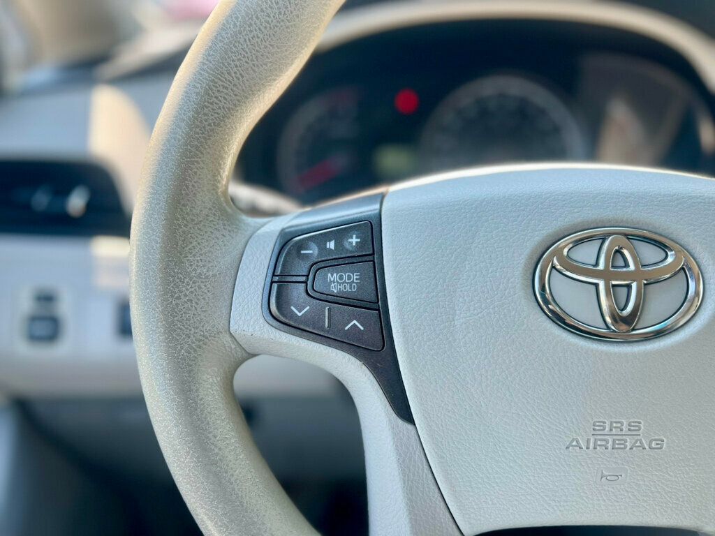 2012 Toyota Sienna 5dr 7-Passenger Van V6 LE AWD - 22880501 - 17