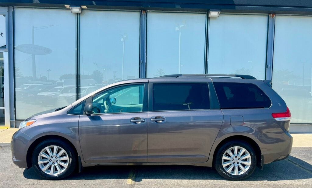 2012 Toyota Sienna LE photo 2
