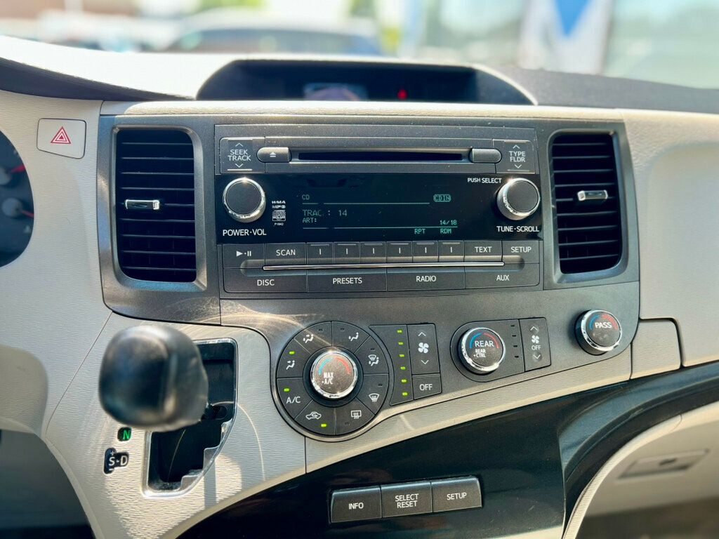 2012 Toyota Sienna 5dr 7-Passenger Van V6 LE AWD - 22880501 - 24