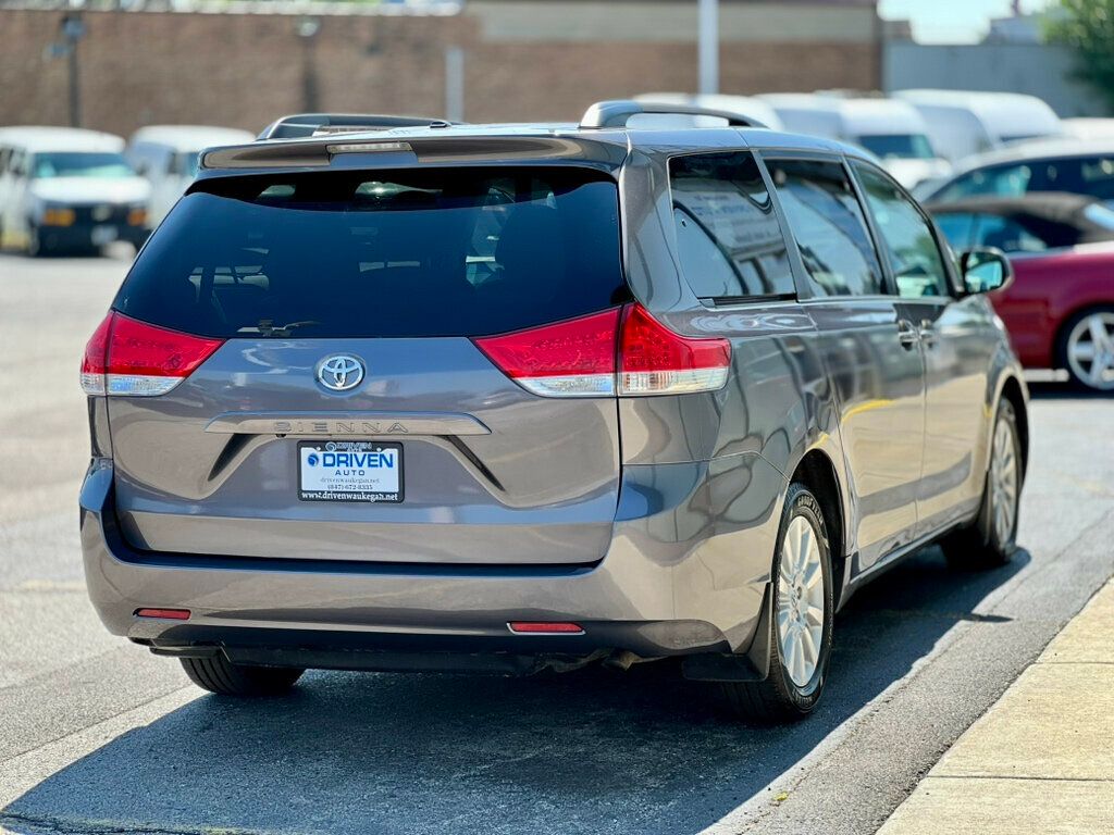 2012 Toyota Sienna 5dr 7-Passenger Van V6 LE AWD - 22880501 - 4