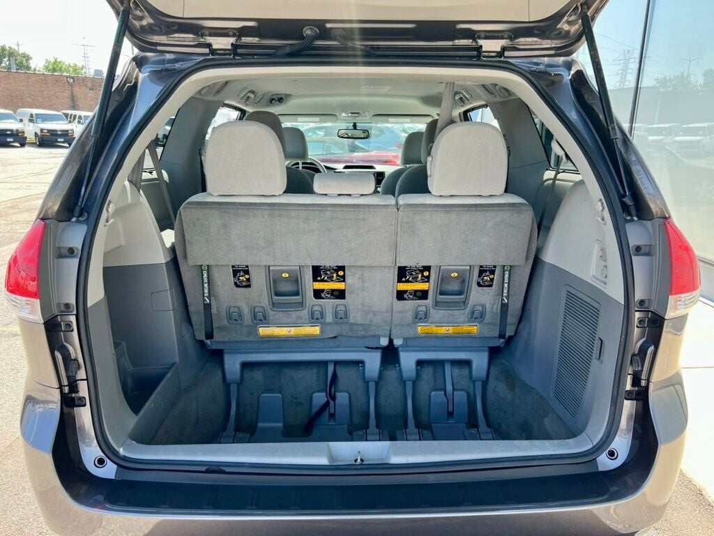 2012 Toyota Sienna 5dr 7-Passenger Van V6 LE AWD - 22880501 - 6
