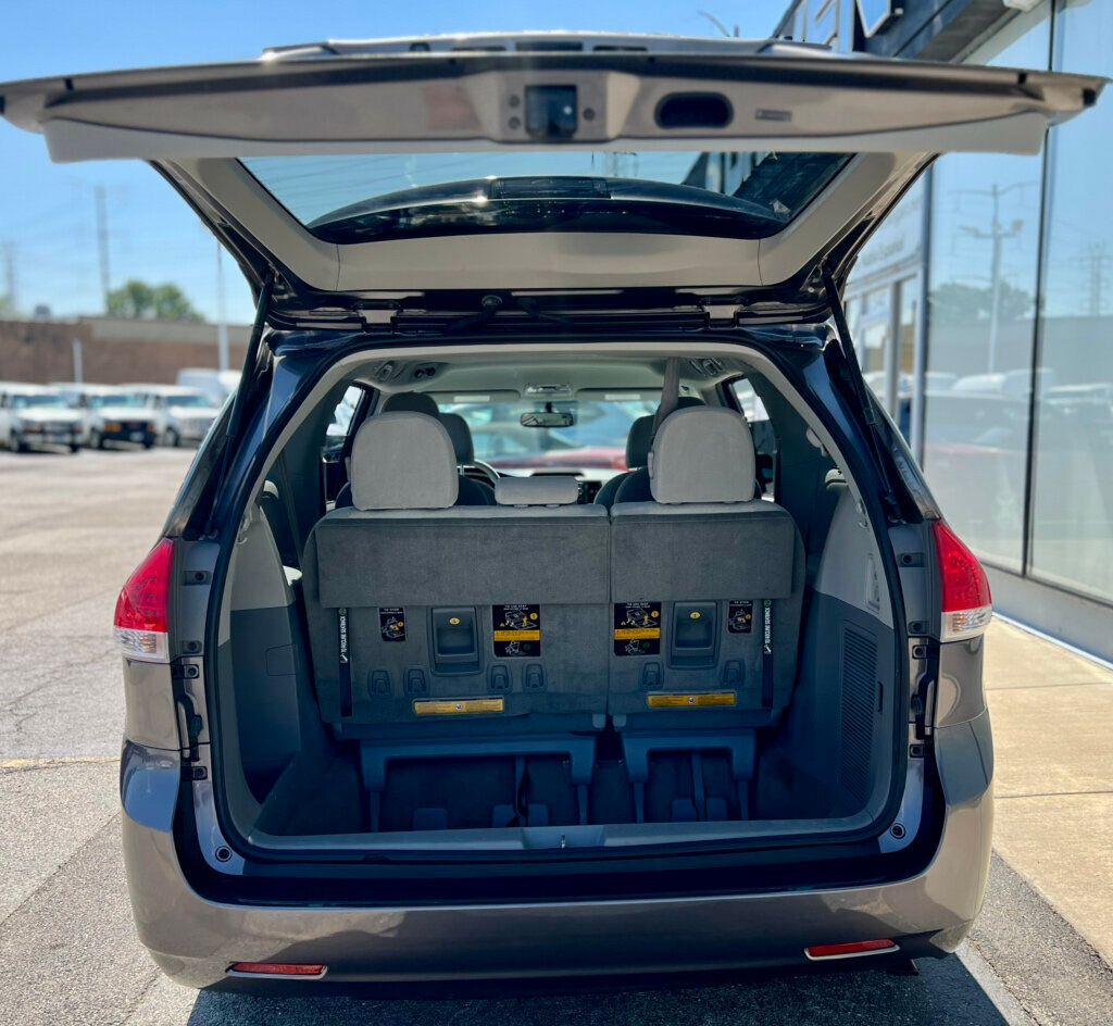2012 Toyota Sienna 5dr 7-Passenger Van V6 LE AWD - 22880501 - 7