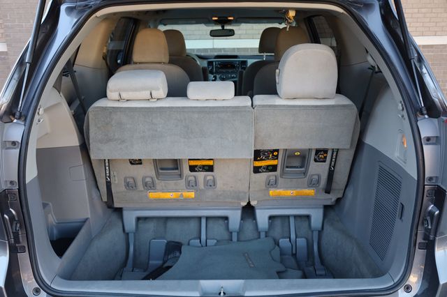 2012 Toyota Sienna 5dr 7-Passenger Van V6 LE AWD - 22971182 - 9