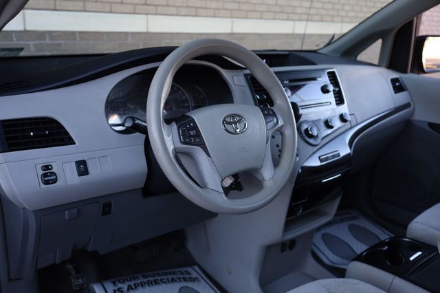 2012 Toyota Sienna 5dr 7-Passenger Van V6 LE AWD - 22971182 - 12