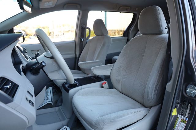 2012 Toyota Sienna 5dr 7-Passenger Van V6 LE AWD - 22971182 - 13