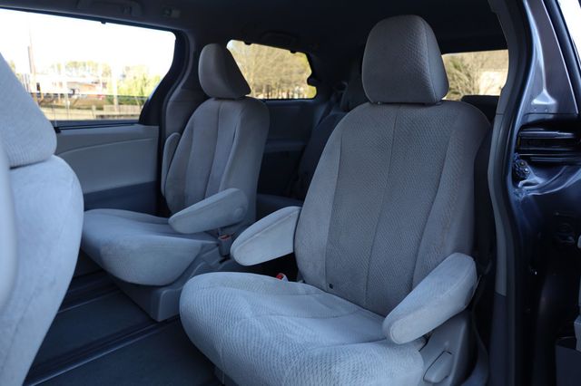 2012 Toyota Sienna 5dr 7-Passenger Van V6 LE AWD - 22971182 - 15
